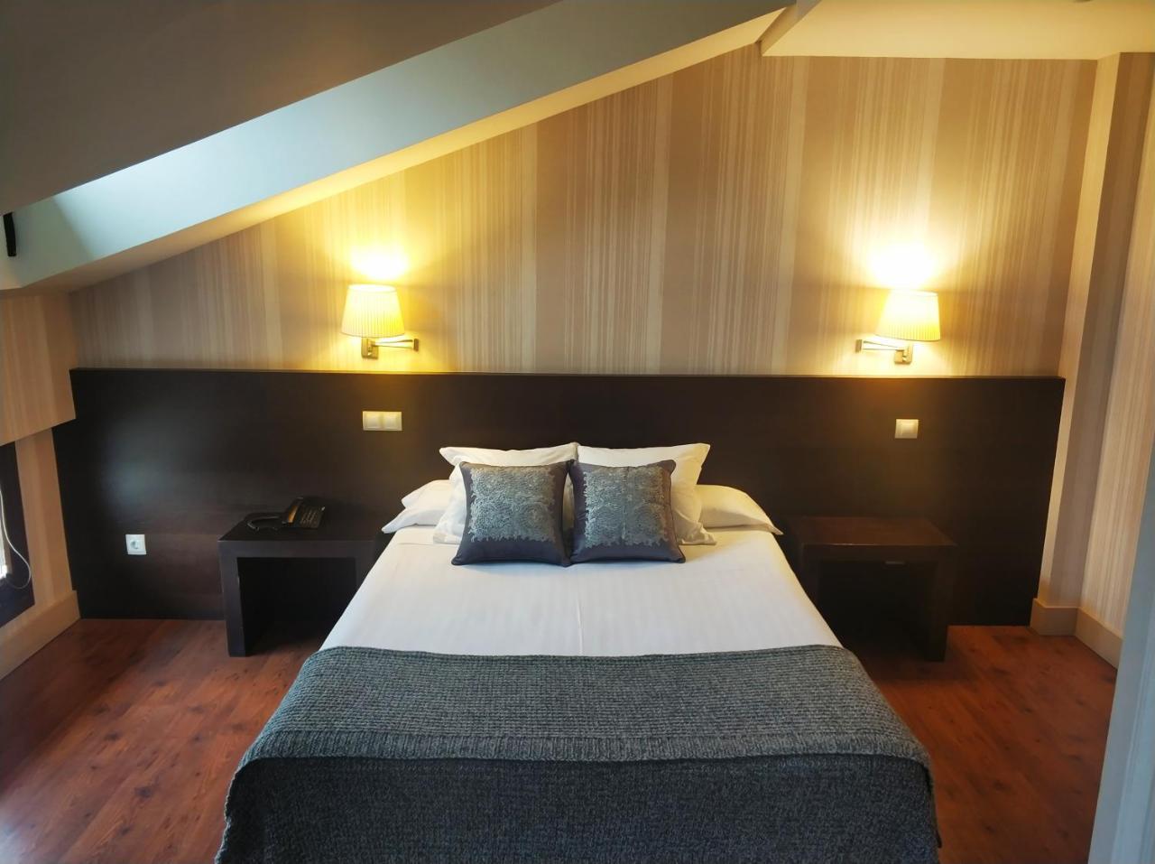 Hotel Puerta Del Arco Tudela de Duero Extérieur photo